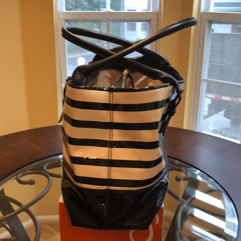 Handbag - Picture 4 of 8